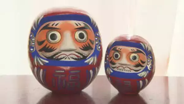 海と波しぶき表す…正月の縁起物「いわきだるま」作り最盛期　福島・いわき市