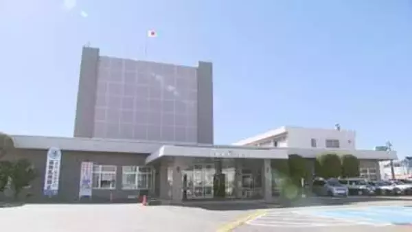 駐車場から道路に出ようとした乗用車が歩道走行中の自転車はねる　自転車の女性(80)重傷　福島・郡山市