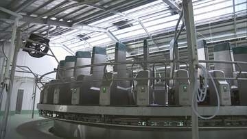 国内最大級の大規模酪農施設　4月の開所前に公開　乳牛など約2300頭管理　福島