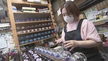 「目と耳で涼しさを」風鈴の絵付け最盛期　海外輸出も増加　福島・喜多方市