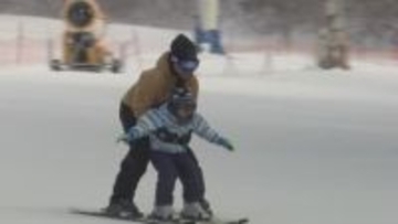 3連休最終日　スキー場にぎわう　「恵みの雪」積雪30センチ　雪の感触楽しむ　福島