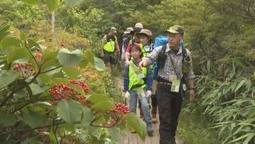 自然豊かな安達太良山でトレッキングしながら清掃　二本松市・福島