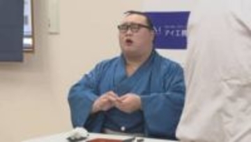 「今年は最高の白熊を」初場所応援　二所ノ関部屋・白熊関らに初競りマグロ