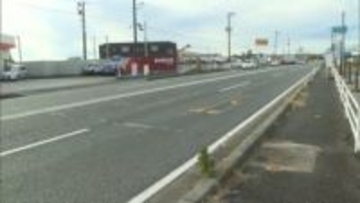 ガソリンスタンドに入ろうとしていた大型トラックに軽乗用車追突　80代女性が意識不明　福島・いわき市