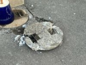 【動画あり】あわや大惨事…排水管爆発でマンホールから炎、ふた飛び散る　原因は　福島