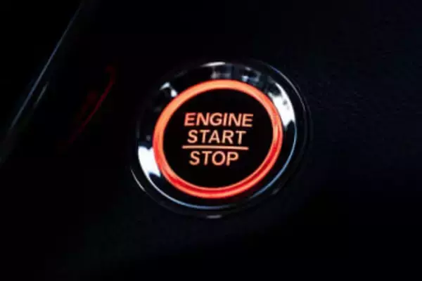 やりすぎ注意 “暖機運転” 月2,000円ムダの試算も…“エンジン温め”から“冬場の視界確保”へ　自動車のプロに聞いてみた