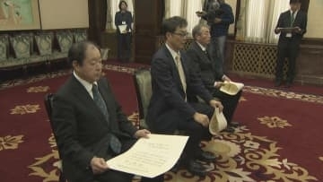 衆院選富山選挙区の当選証書付与式　自民が3選挙区独占、比例の田畑氏・古井氏も合わせ5人当選　18日の特別国会へ