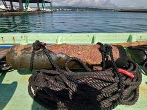 富山湾の定置網に不発弾か？庄川沖で長さ1.2メートルの物体引き揚げ　爆発の危険性低く住民避難なし　海上自衛隊が回収へ