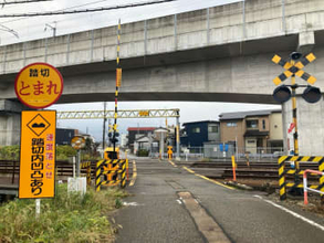 深夜の踏切で最終列車と接触、1人死亡【あいの風とやま鉄道】警察が性別、身元の特定進める　富山