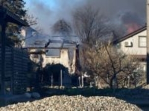 富山市で空き家など3棟焼く火事 「煙が上がっている」通行人が通報 約5時間25分後に鎮火