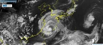 【大型で非常に強い台風13号】沖縄で「うねりを伴う猛烈な波（9m）」に厳重警戒 奄美は土砂災害に厳重警戒【気象情報】【雨と風のシミュレーション】