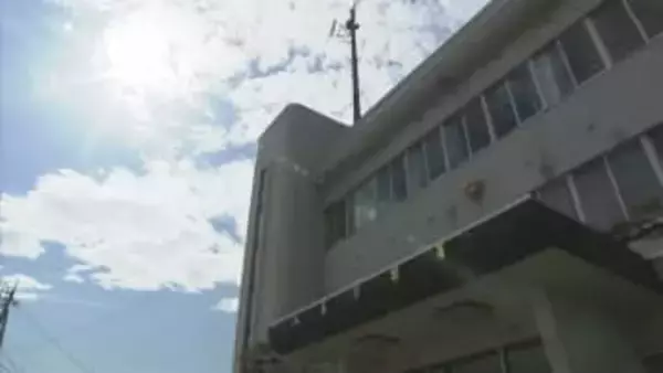 深夜の国道でガードパイプに衝突　同乗の40代女性が重傷　見通し良いが街灯なし　新潟県方面へ帰宅途中　富山・入善町