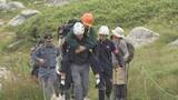 「【訓練】北アルプス立山・弥陀ヶ原の「噴火警戒レベル2」を想定…標高2450mの室堂で警察・消防・自衛隊など10機関30人が緊急救助訓練　富山」の画像1