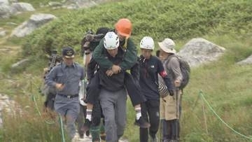 【訓練】北アルプス立山・弥陀ヶ原の「噴火警戒レベル2」を想定…標高2450mの室堂で警察・消防・自衛隊など10機関30人が緊急救助訓練　富山