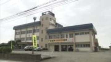 見通し良い農道交差点で衝突　80歳女性の車が電柱にも衝突、胸を骨折　56歳男性にけがなし　富山・立山町