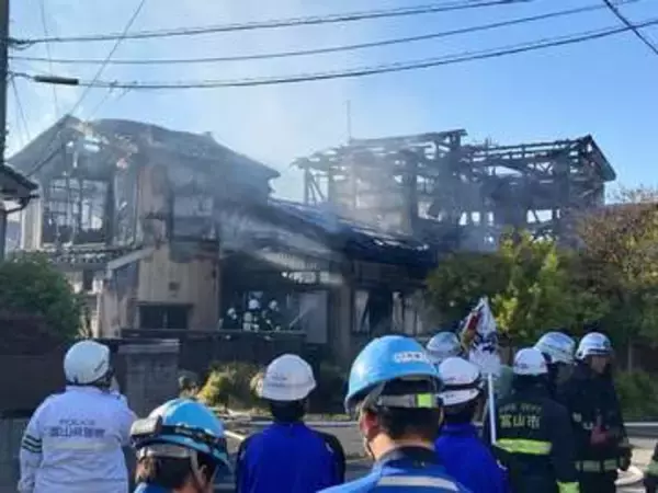「1階台所から出火」海岸部に近い住宅で火事　53歳男性が搬送　約2時間15分に鎮火　富山