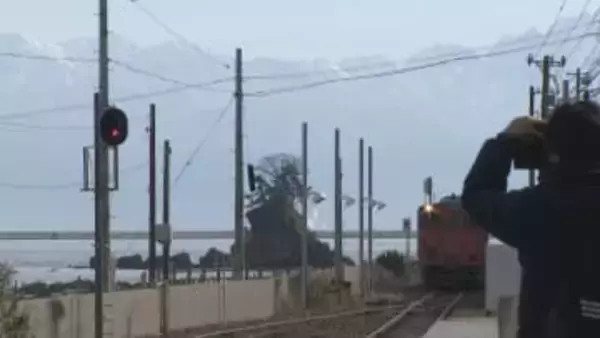 雨晴駅に新展望デッキ「AMAHARASHI VIEW」誕生 “総事業費は約2400万円”  富山