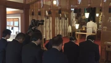 19万食分のそば粉が一堂に！新年の健康や生産の安全などを願って…魚津神社で「そば粉」安全祈願　富山・魚津市