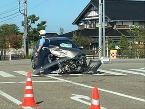 交差点で乗用車2台が衝突　埼玉県から訪れた20代男性ら計4人が重軽傷　警察が詳しい原因を調査　富山・砺波市