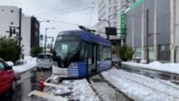 路面電車「万葉線」脱線“車両は車庫に格納完了”高岡駅～米島口はバス代行輸送続く 【25日午前10時半現在】