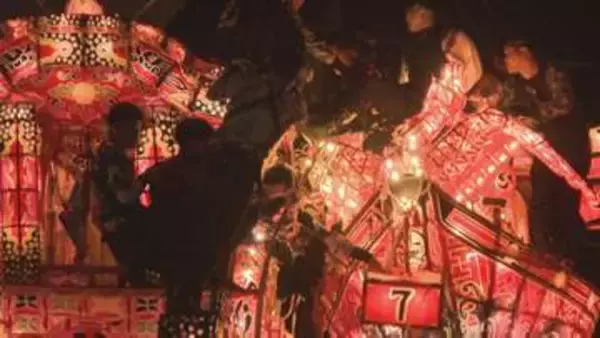 深夜の熱狂！南砺市「福野夜高祭」で巨大なあんどんが激突…伝統の「引き合い」県指定無形民俗文化財　富山・南砺市