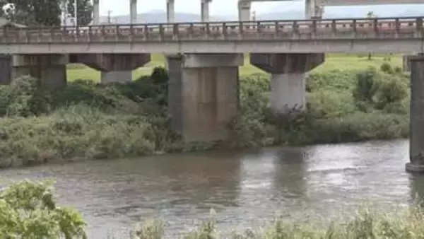 「人のような…」胴長にタモ身に着けた男性遺体…水深80cmで流れ穏やかな小矢部川　50〜70代の釣り人か　富山・小矢部市