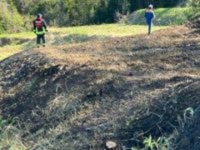 「野火をしていた際に山に燃え移った」と119番通報 消防車12台が出動 富山市八尾町福島