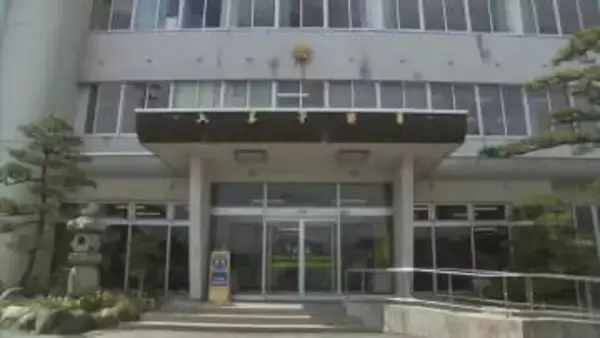 【続報】入善漁港で発見された男性遺体　死因は水死とみられる　司法解剖で判明…身長180センチ、白髪交じり、えんじ色セーターなど　身元の特定進める　富山・入善町