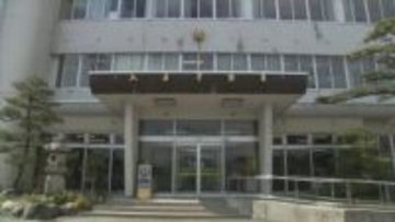 【続報】入善漁港で発見された男性遺体　死因は水死とみられる　司法解剖で判明…身長180センチ、白髪交じり、えんじ色セーターなど　身元の特定進める　富山・入善町