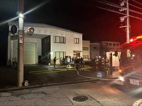 「炎が出ている」　住宅街の事業所で火事　約30分で鎮火　けが人の情報なし　富山・高岡市