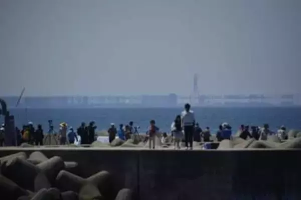 富山湾の春型しんきろう　８年ぶりのＡランク　新湊大橋が反転　建物に非常に明瞭な伸びも　富山・魚津市