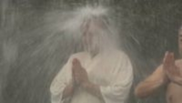 大寒の富山で極寒の滝行！大岩山日石寺に60人集結…冷たさの先にある「温かさ」　新人アナも無病息災を祈願