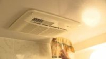 【大掃除】風呂カビは“キッチン漂白剤”で攻略　「カビ取り用よりハイターの方が強い」プロが直伝！汚れを安全に落とし切る方法