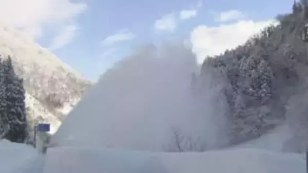 立山黒部アルペンルート「雪の大谷」積雪 5.5メートルで平年並み…ロータリー除雪車「六代目立山熊太郎」稼働スタート　富山