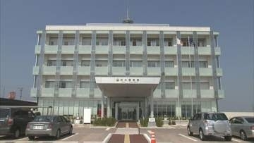 道の駅入口交差点（国道8号）で軽トラと大型トラック衝突　79歳男性と70代女性が重傷　富山・射水市