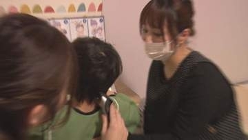 「髪を切るのが怖い」子どもたちへ… “できた！” を重ねる「スマイルカット」美容師と保育士の連携　散髪を嫌がる・座れない子を支える