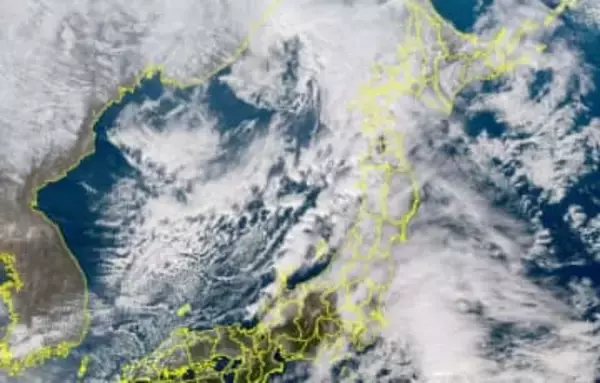 寒気を伴う気圧の谷が通過へ…8日は一時的に冬型強まる　北日本・北陸は猛吹雪と高波に警戒を　24時間降雪量は東北50cm、北海道30cmを予想【雨と雪のシミュレーション】