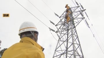 “ラインマン” として災害に備え…雪で送電線の損傷想定　作業員が高さ20mで補修する訓練　富山・南砺市
