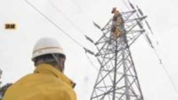 “ラインマン” として災害に備え…雪で送電線の損傷想定　作業員が高さ20mで補修する訓練　富山・南砺市