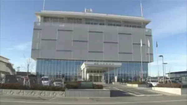 押しボタン式信号の横断歩道で10代女性　軽乗用車にはねられ頭に軽傷　32歳女を過失運転致傷の容疑で逮捕　富山