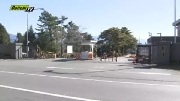 【懲戒】｢たばこが吸いたかった｣消灯時間後に“外柵”乗り越え不正に出入り…陸自隊員を停職処分(静岡･板妻駐屯地)