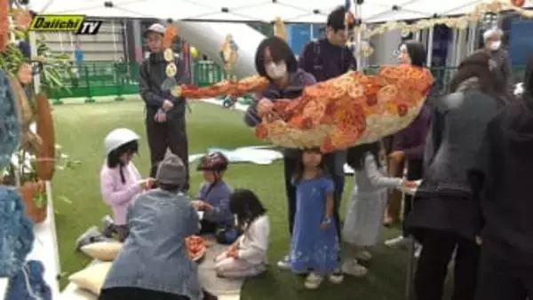 【万博出展】“ヘチマ”素材のクジラのオブジェをエコ･イベント来場者が制作…大阪･関西万博で展示へ(浜松市)