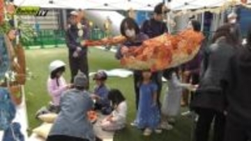 【万博出展】“ヘチマ”素材のクジラのオブジェをエコ･イベント来場者が制作…大阪･関西万博で展示へ(浜松市)