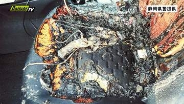 助手席のモバイルバッテリーが…　暑さで膨張し出火か　静岡・掛川市で車両火災