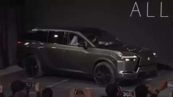 レクサスの新型車「TZ」世界初公開　レクサスのEV初の「3列シートSUV」　余裕あるスペース