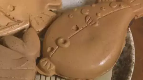 海の幸をイメージ・・・下関の新名物”しもやき” 　生地にあんこやカスタードがたっぷり