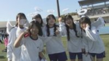 天使にホットドッグ　思い思いのコスチュームを着てリレーマラソン