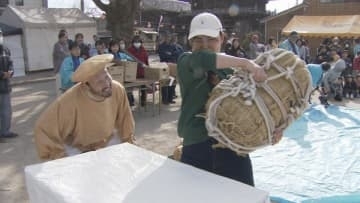 8人挑戦し成功1人　俵を担いで運試し　妙見宮鷲頭寺で商売繁盛願う「大黒市」　山口・下松