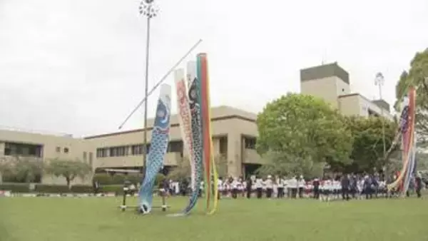 大きなこいのぼりにびっくり　園児参加のこいのぼりまつり　山口・下松