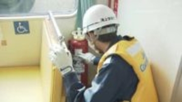 救命胴衣が定員数だけ備えられているか？　年末年始特別警戒フェリーで安全指導　山口・周南